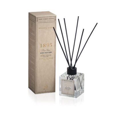 Atelier Rebul 1895 Geurstokjes 120 ml met zwarte stokjes naast de doos