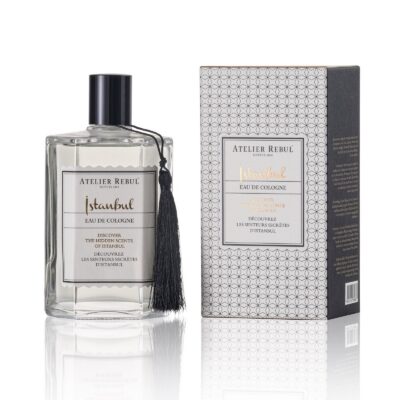 Atelier Rebul Istanbul Eau de Cologne 250 ml fles met doos op witte achtergrond