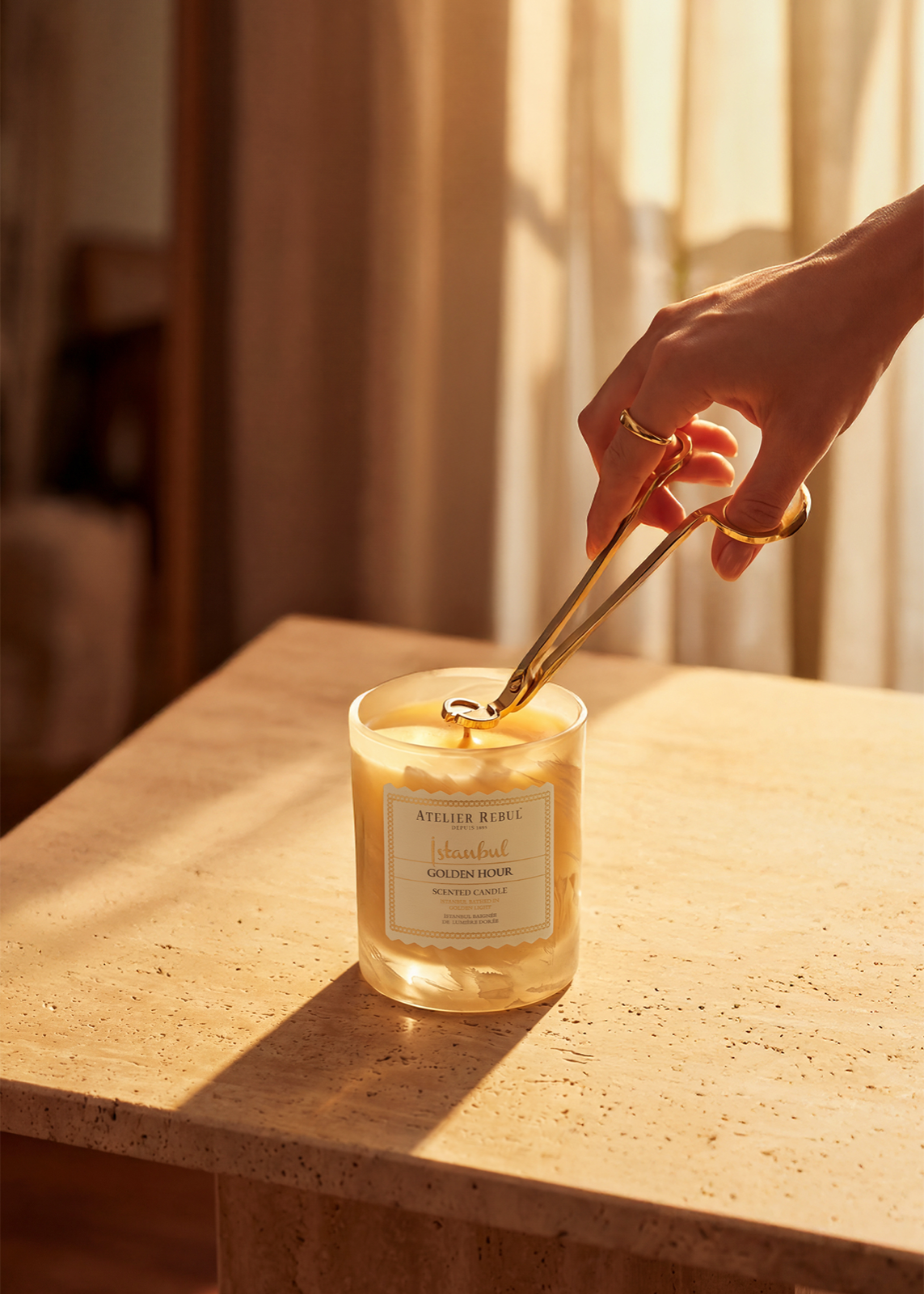 Atelier Rebul Istanbul Golden Hour Geurkaars 210 g in gebruik