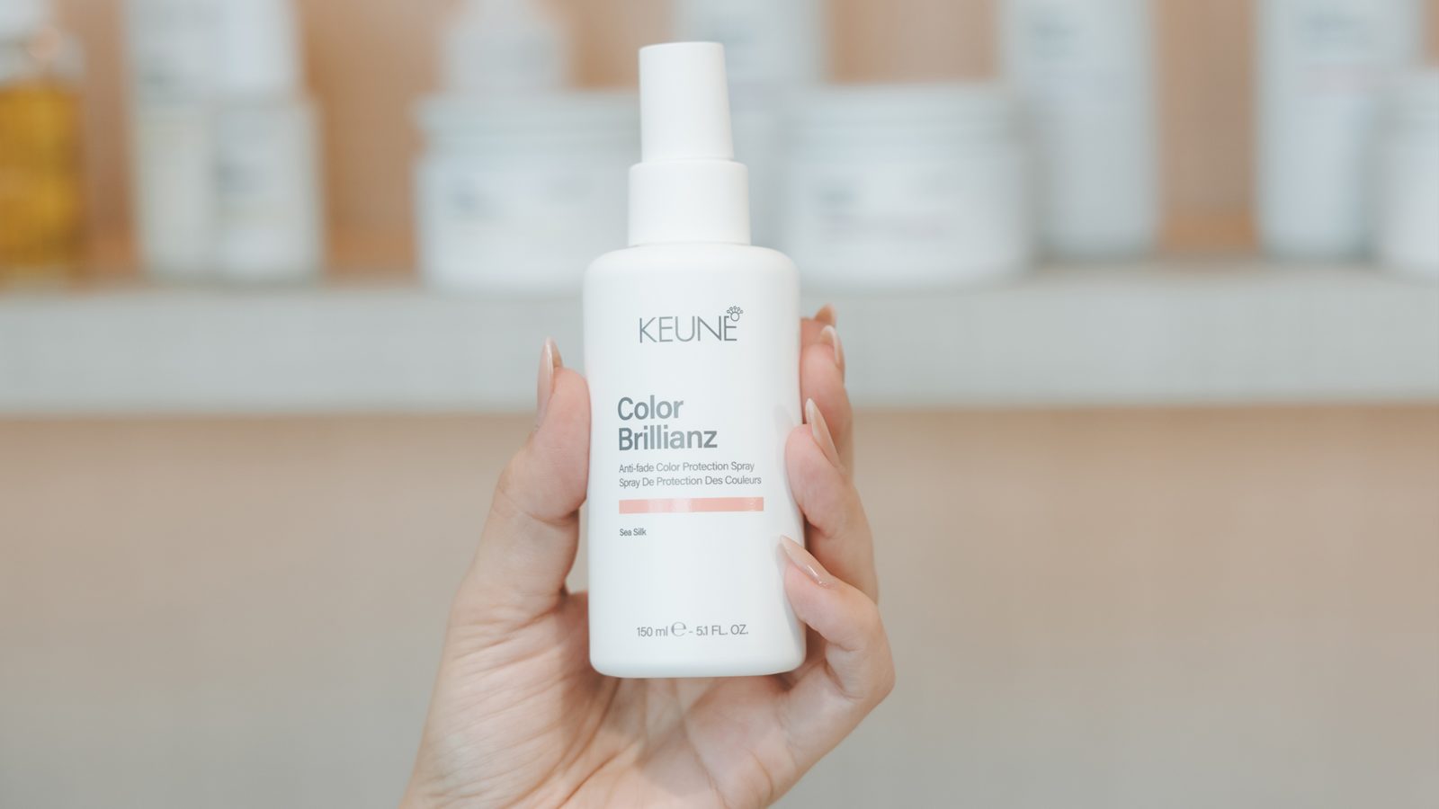 Sfeerfoto van de Keune Color Brillianz beschermende spray voor gekleurd haar