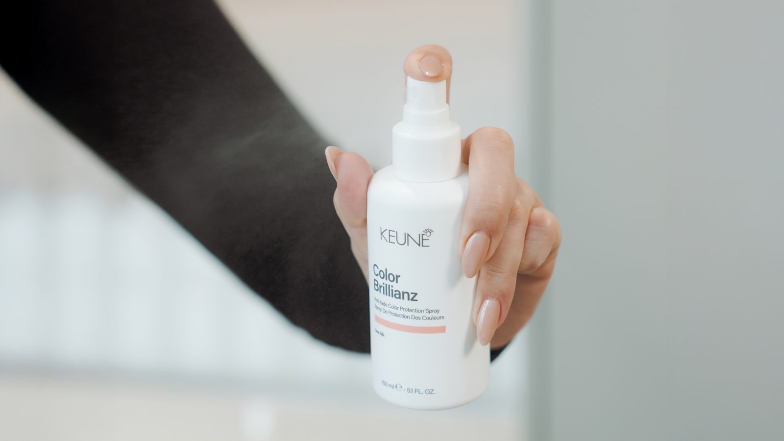 Keune Color Brillianz Conditioner Spray in beeld, tweede sfeerfoto