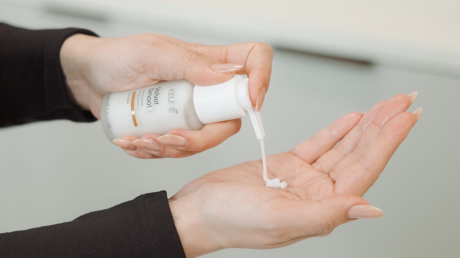 Sfeerbeeld van de Keune Velvet Smooth Silkening Polish uit de Velvet Smooth-lijn